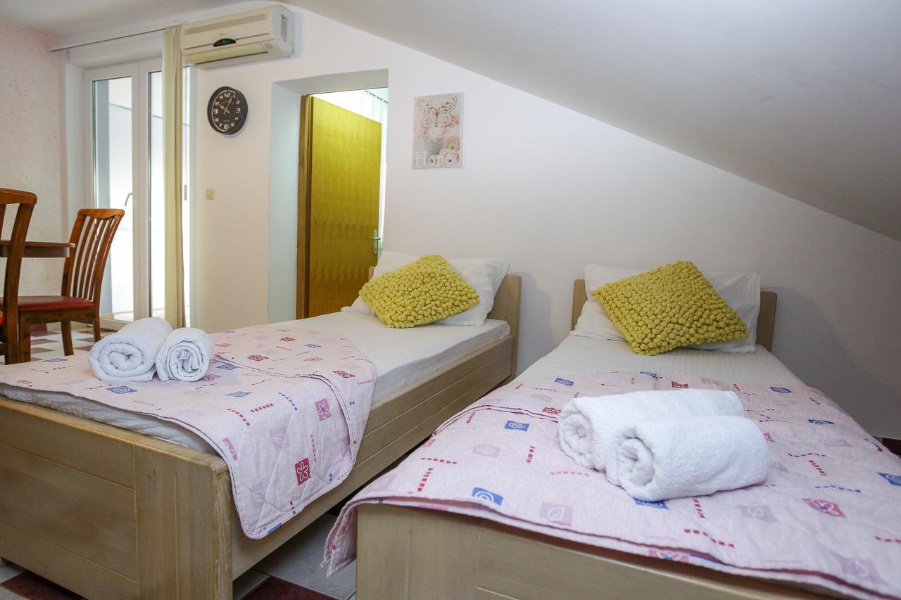 Lucky Luke Pool Apartments Novalja Exterior foto
